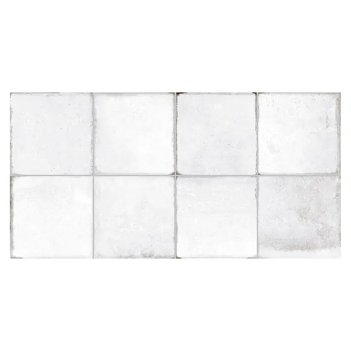 Revestimiento de pared Murano - 30 x 60 cm, Blanco, Brillante - Primer plano de ocho baldosas cuadradas blancas con una textura ligeramente irregular y líneas de lechada grises, creando un patrón interesante.