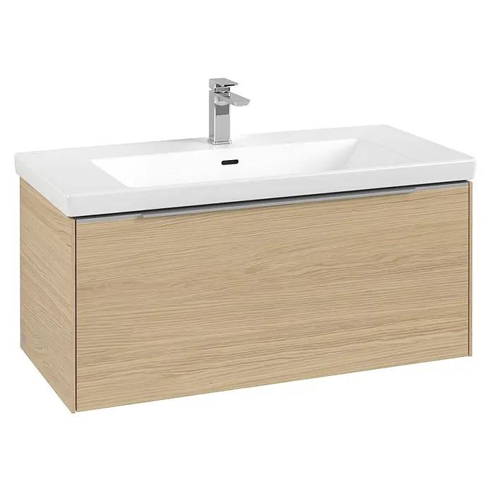 Villeroy & Boch Subway 3.0 Waschbeckenunterschrank - Nordik Oak, Anzahl Schubladen: 1 Stk., Farbe Griff: Aluminium glänzend, B x T x H: 97,3 x 47,8 x 42,9 cm, Ohne Beleuchtung - Weißes Keramik-Waschbecken mit Chromarmatur auf einem hellen Holz-Waschtischunterschrank.