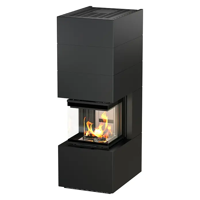 Kaminofen Adastra 500 Plus Line - 11 kW, Raumheizvermögen: 315 m³, Material Verkleidung: Stahl, Schwarz - Hoher, moderner schwarzer Holzkamin mit Glasfront, der lodernde Flammen und Holzscheite zeigt.