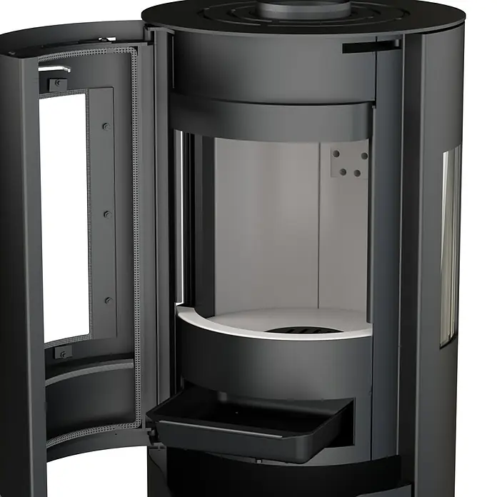 Kaminofen Hiron Trio V2 - 6 kW, Raumheizvermögen: 172 m³, Material Verkleidung: Stahl, Schwarz - Dunkelgrauer moderner Holzofen mit offener Tür, zeigt hellen Brennraum, Rost und Aschekasten.
