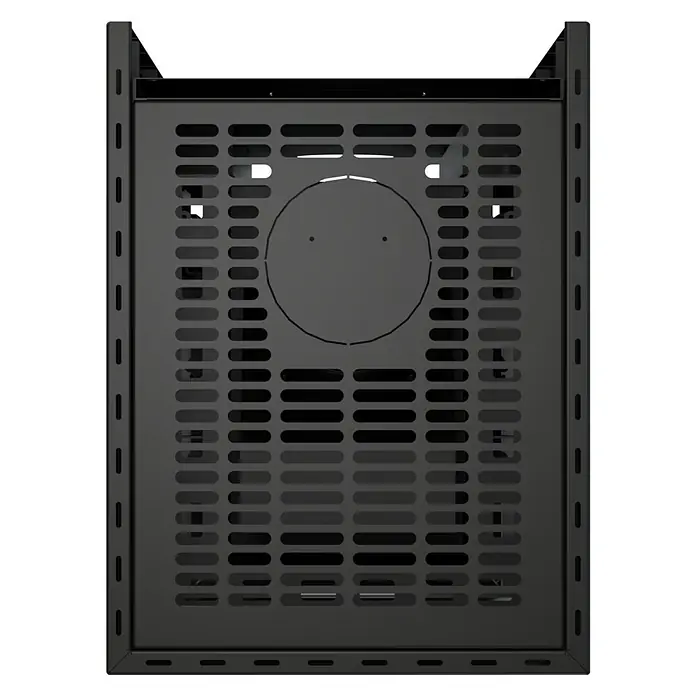 Kaminofen Adastra 500 Plus Line - 11 kW, Raumheizvermögen: 315 m³, Material Verkleidung: Stahl, Schwarz - Schwarze perforierte Metall-Oberplatte eines Gehäuses mit kreisförmigem Ausschnitt und Lüftungsschlitzen.