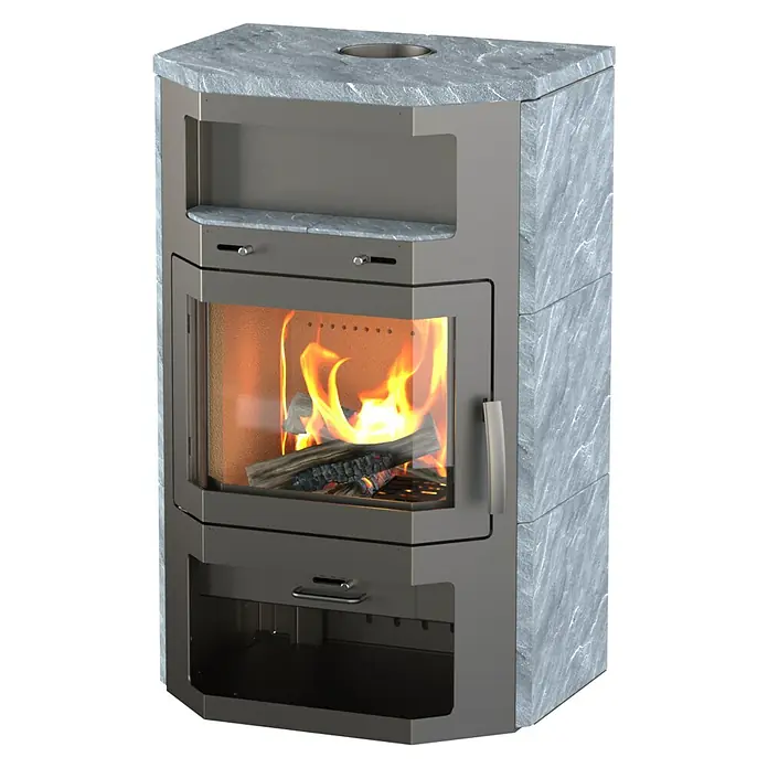 Kaminofen Bali Max - 8,5 kW, Raumheizvermögen: 244 m³, Verkleidung: Naturstein, Grau - Moderner Holzofen mit grauer Steinplatte/Seiten, dunklem Metallkörper und brennendem Feuer hinter Glas.