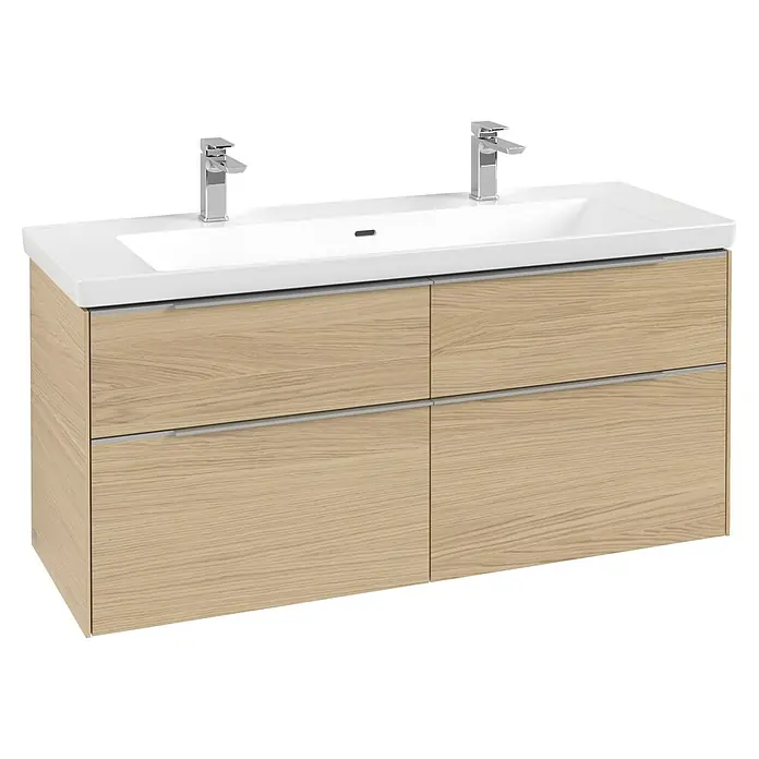 Villeroy & Boch Subway 3.0 Waschbeckenunterschrank - Nordik Oak, Anzahl Schubladen: 4 Stk., Farbe Griff: Aluminium glänzend, B x T x H: 127,2 x 47,8 x 57,6 cm, Mit Beleuchtung - Doppelwaschtisch mit weißer Keramikplatte, zwei Becken und hellem Holzschrank mit vier Schubladen und silbernen Griffen.