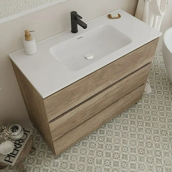Conjunto de mueble de baño Inter - Ancho: 100 cm, Nebraska, 3 pzs. - Configuración de baño moderna con mueble de tocador de madera, grifo negro y lavabo sobre encimera blanco.