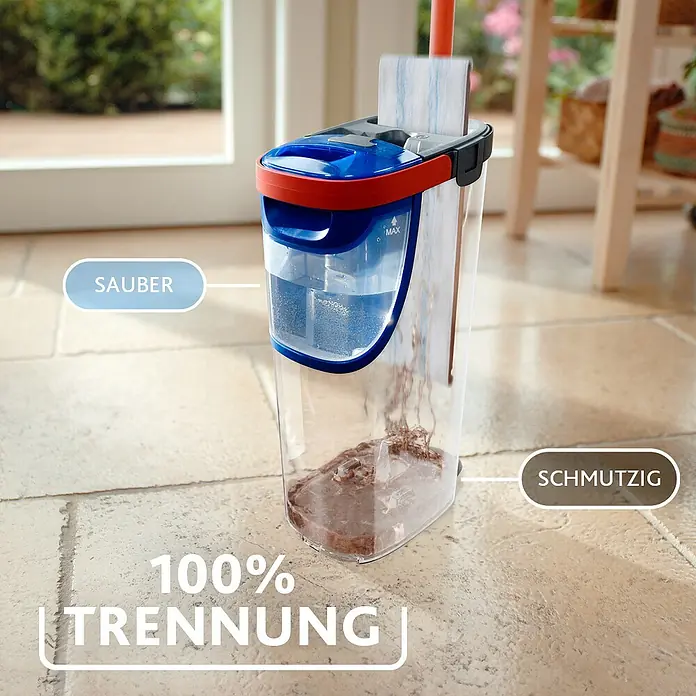 Vileda Reinigungssystem & Eimer H2PRO Flat Mop System - 1 x Flachwischer, 1 x Eimer mit Zweitanksystem, 1 x Wischbezug - Bild eines Wassertanks mit sauberem und schmutzigem Wasser, der die effektive Trennung durch das Gerät hervorhebt.