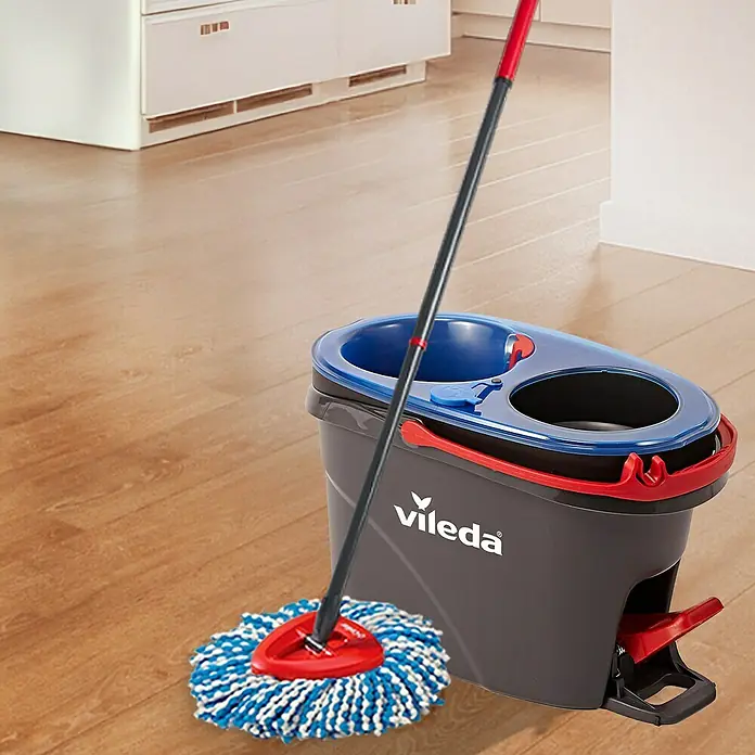 Vileda Bodenwisch-Set H2PRO Spin Mop System - 4 -tlg., 1 x Eimer mit 2-Tanksystem und Powerschleuder, 1 x Teleskopstiel, 2 x Wischmopp-Kopf - Vileda Wischmop-Set mit Eimer und Auswringer für die effiziente und komfortable Bodenreinigung im Haushalt.