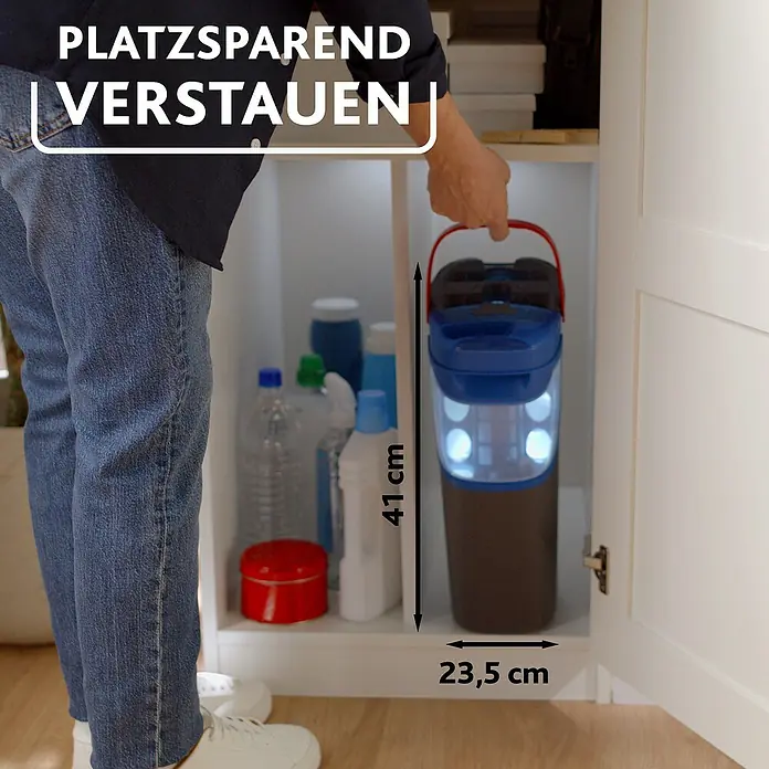 Vileda Reinigungssystem & Eimer H2PRO Flat Mop System - 1 x Flachwischer, 1 x Eimer mit Zweitanksystem, 1 x Wischbezug - Produktbild mit Größenangaben. Praktischer Eimer mit Lichtfunktion und Tragegriff, platzsparend verstaubar. Ideal für die Reinigung.