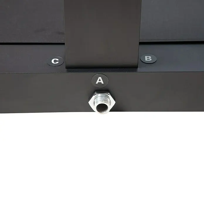 Steinbach Solardusche The Gate - Höhe: 220 cm, Aluminium, Schwarz, 30 l - Detailansicht eines schwarzen Geräts mit beschrifteten Elementen, die auf eine spezifische Konfiguration oder Anschlüsse hinweisen.
