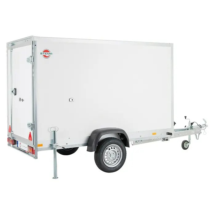 Stema Kofferanhänger P-Box 1300 - Nutzlast: 826 kg, Einachser, Kasteninnenmaß: 255 × 132 x 154 cm - Weißer Kastenanhänger mit Hecktür, grauem Fahrgestell und schwarzen Kotflügeln. Für Transport und Zug.