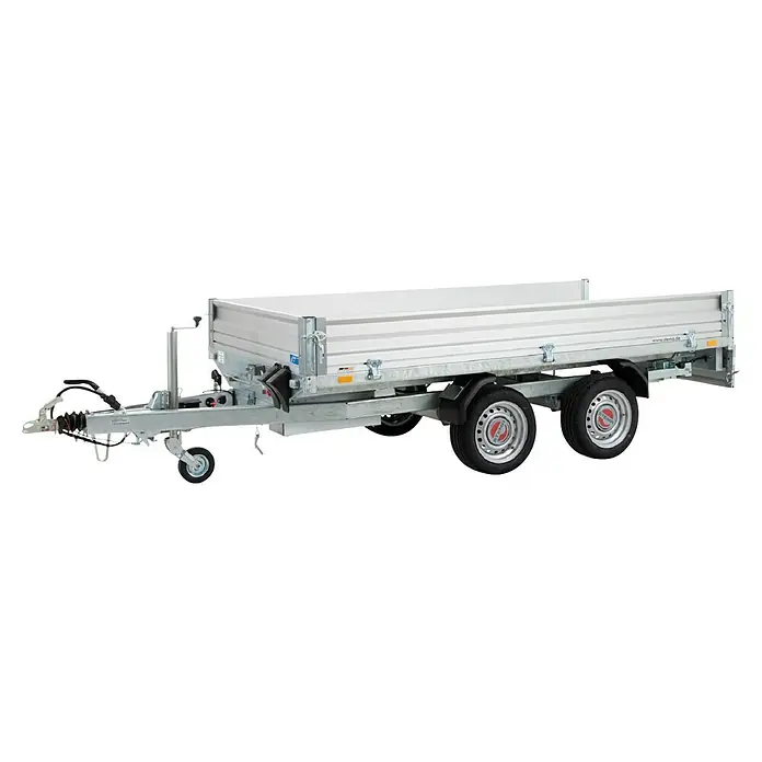Stema Kippanhänger Rocko 2700 Tandem Elektro - Nutzlast: 1.971 kg, Doppelachser, Kasteninnenmaß: 301 × 153 x 30 cm, Gebremst - Zweiachsiger Pritschenanhänger mit silbernem Rahmen, weißen Seitenwänden und schwarzen Rädern, für den Transport.