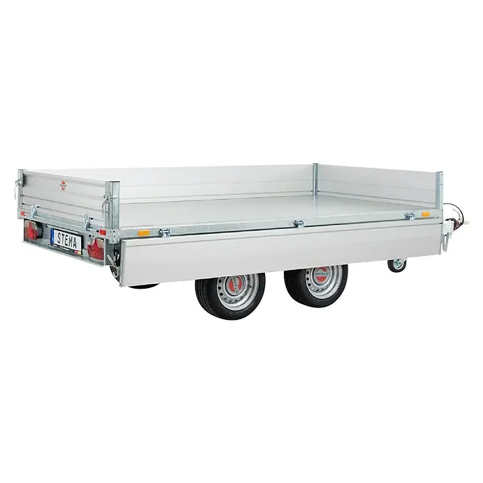 Stema Kippanhänger Rocko 2700 Tandem Elektro - Nutzlast: 1.971 kg, Doppelachser, Kasteninnenmaß: 301 × 153 x 30 cm, Gebremst - Hellgrauer Doppelachs-Anhänger mit offener Ladefläche und 'STEMA'-Branding. Zum Transport von Gütern.