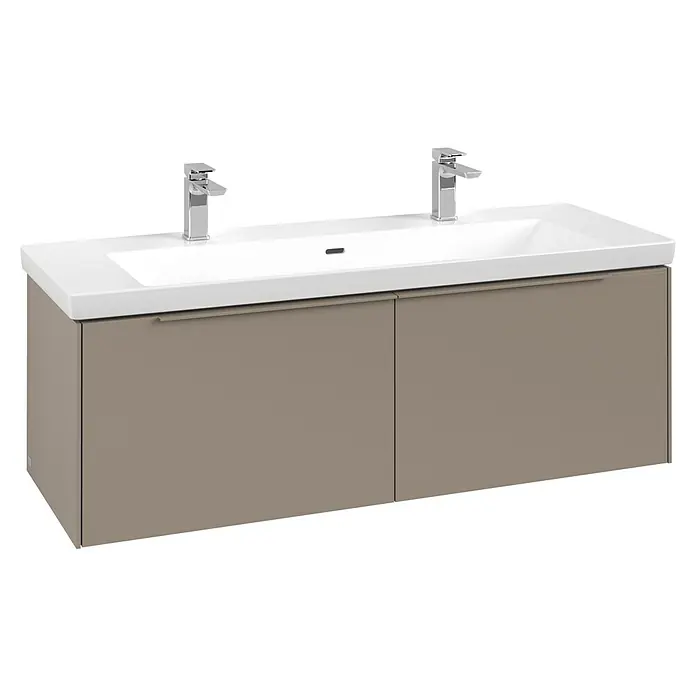 Villeroy & Boch Subway 3.0 Waschbeckenunterschrank - Taupe, Anzahl Schubladen: 2 Stk., Farbe Griff: Monochrom, B x T x H: 127,2 x 47,8 x 42,9 cm, Mit Beleuchtung - Doppel-Waschtischunterschrank mit zwei weißen Keramikwaschbecken, zwei Chromarmaturen und mattbraunem Schrank.