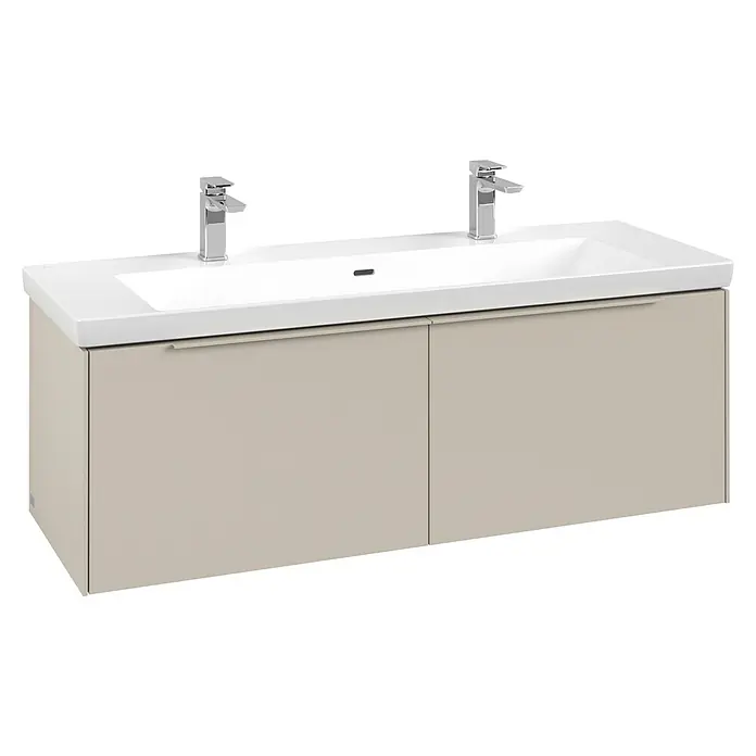 Villeroy & Boch Subway 3.0 Waschbeckenunterschrank - Cashmere Grey, Anzahl Schubladen: 2 Stk., Farbe Griff: Monochrom, B x T x H: 127,2 x 47,8 x 42,9 cm - Hellbeiger Doppelwaschtischunterschrank mit weißem Keramikwaschbecken und zwei Chromarmaturen.