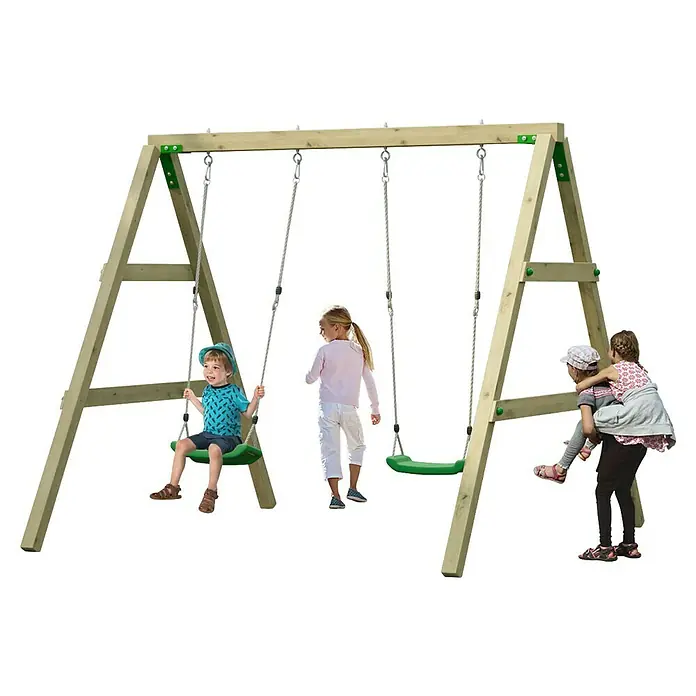 Funky Combo Doppelschaukel - L x B x H: 200 x 200 x 241 cm, Holz - Hölzerne Schaukel mit grünen Akzenten. Vier Kinder spielen: ein Junge schaukelt, ein Mädchen steht an einer Schaukel und zwei Mädchen sind an einem Stützbein.