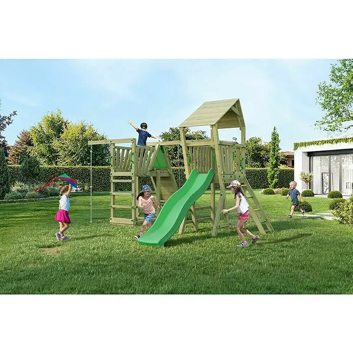 Funky Combo Kinderspielturm Flea Monster - L x B x H: 410 x 433 x 276,5 cm, Kesseldruckimprägniert - Ein hölzerner Spielplatz mit Rutsche, Kletterwand und Schaukel im Garten, umgeben von spielenden Kindern.