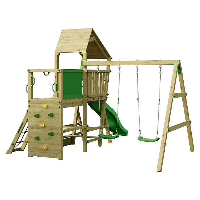 Funky Combo Kinderspielturm Camel - Kesseldruckimprägniert - Spielplatz aus hellem Holz mit grüner Rutsche, zwei grünen Schaukeln und Kletterwand mit bunten Griffen.