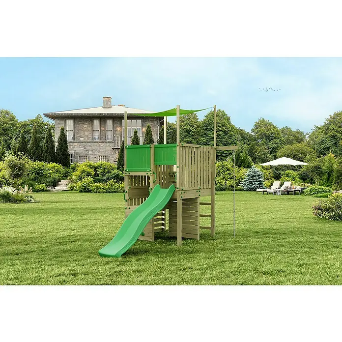 Funky Combo Kinderspielturm Labyrinth - L x B x H: 327 x 213 x 320 cm, Kesseldruckimprägniert - Bild eines hölzernen Kinderspielhauses mit grüner Rutsche in einem Garten.