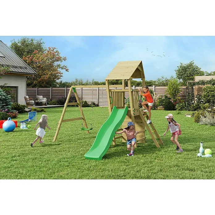 Funky Combo Kinderspielturm Monkey - L x B x H: 410 x 363 x 276,5 cm, Kesseldruckimprägniert - Bild eines Holzspielplatzes im Garten mit spielenden Kindern. Der Spielplatz verfügt über eine Rutsche und Schaukel.