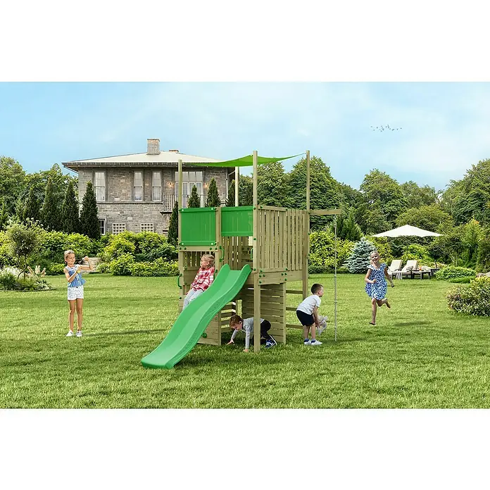 Funky Combo Kinderspielturm Labyrinth - L x B x H: 327 x 213 x 320 cm, Kesseldruckimprägniert - Ein hölzerner Spielplatz mit Rutsche, Schaukel und Kletterwand steht im Garten. Kinder spielen darauf und haben Spaß.