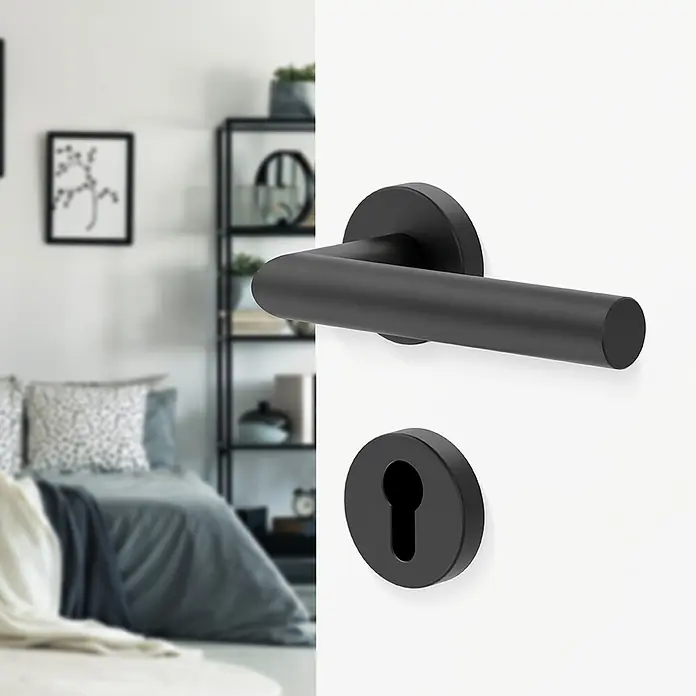 Diamond Doors Zimmertürgarnitur Black Panther L-Form Premium PVD - Stärke Tür: 38 mm - 45 mm, Profilzylinder, Edelstahl, L-Form - Türdrücker in Schwarz mit Schlüsselrosette. Das elegante Design passt perfekt zu modernen Innenräumen.