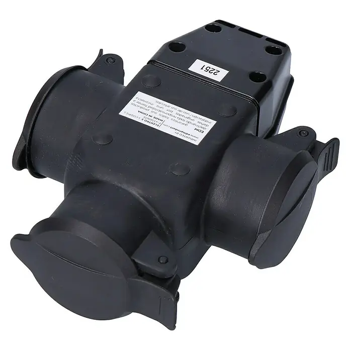 EDM Base aérea de goma triple - Negro, 16 A - Producto EDM negro, posiblemente un adaptador o conector, con etiquetado y el número 2251.