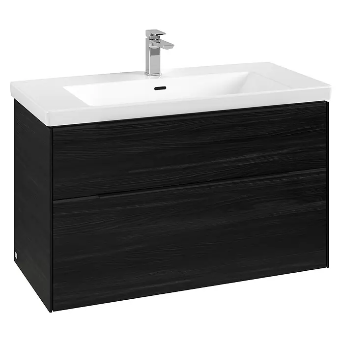 Villeroy & Boch Subway 3.0 Waschbeckenunterschrank - Black Oak, Anzahl Schubladen: 2 Stk., Farbe Griff: Volcano Black, B x T x H: 97,3 x 47,8 x 57,6 cm, Mit Beleuchtung - Waschtischunterschrank aus dunklem Holz mit weißem Einbauwaschbecken und Chromarmatur.