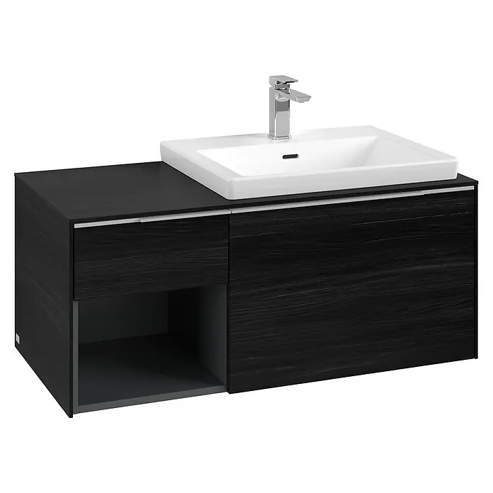 Villeroy & Boch Subway 3.0 Waschbeckenunterschrank - Black Oak, Anzahl Schubladen: 2 Stk., Farbe Griff: Aluminium glänzend, B x T x H: 100,1 x 51,6 x 42,3 cm, Offenes Fach links - Waschtischunterschrank aus dunklem Holz mit weißem Becken und Chromarmatur, mit offenem Fach und Schubladen.