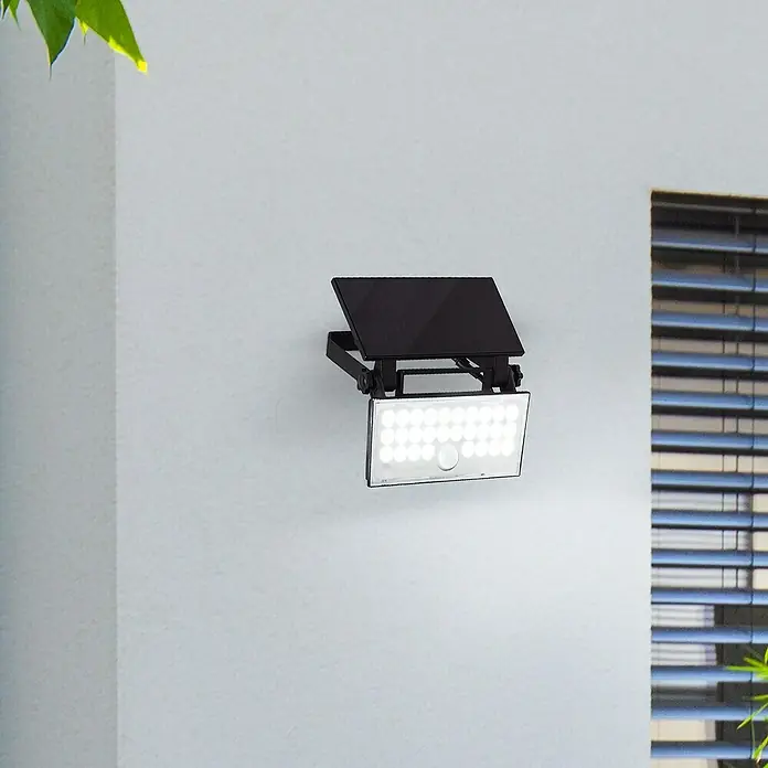 Brilliant Solar-Außenwandleuchte Luton - 6 W, L x B x H: 19,1 x 19,4 x 4,3 cm, Schwarz, IP65, 1.000 lm - Schwarzer solarbetriebener LED-Fluter mit Bewegungsmelder.
