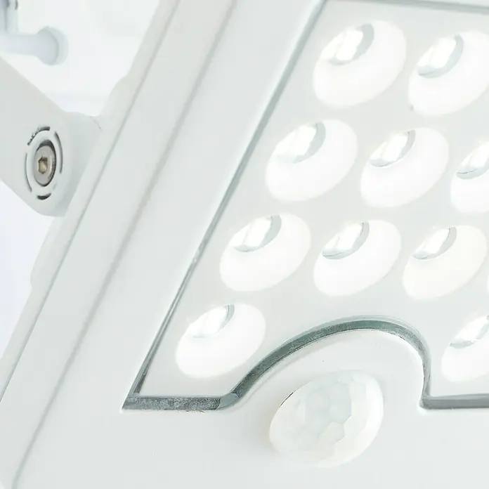 Brilliant Solar-Außenwandleuchte Luton - 4 W, L x B x H: 13 x 12 x 5,4 cm, Weiß, IP65, 540 lm - Weißes LED-Lichtpanel mit mehreren hellen Leuchten und integriertem Bewegungssensor.