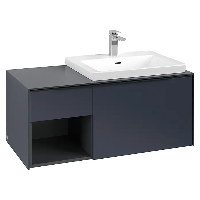 Villeroy & Boch Subway 3.0 Waschbeckenunterschrank - Marine Blue, Anzahl Schubladen: 2 Stk., Farbe Griff: Volcano Black, B x T x H: 100,1 x 51,6 x 42,3 cm, Offenes Fach links - Dunkelgrauer Badunterschrank mit weißem Keramikwaschbecken und Chromarmatur.