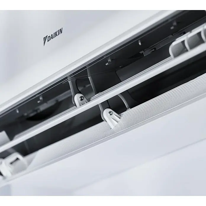 Daikin Aire acondicionado Inverter Perfera TXM25A + Instalación - 2.500 W, 2.000 W, 25 m², Blanco - Primer plano de un aire acondicionado Daikin que muestra su diseño de persiana, tecnología de refrigeración moderna y estética.