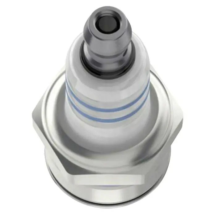 Bosch Zündkerze Super Special KSN 606 - WSR 6 F, Einsatzbereich: Kleinmotoren - Nahaufnahme einer Zündkerze mit silbernem Gehäuse und blauen Akzenten. Sie zeigt eine robuste Bauweise für zuverlässige Zündung.