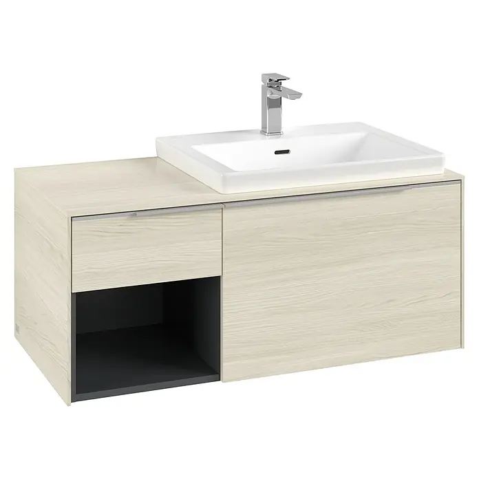 Villeroy & Boch Subway 3.0 Waschbeckenunterschrank - White Oak, Anzahl Schubladen: 2 Stk., Farbe Griff: Aluminium glänzend, B x T x H: 100,1 x 51,6 x 42,3 cm, Mit Beleuchtung, Offenes Fach links - Badezimmerschrank: helles Holzdekor, weißes Waschbecken, Chromarmatur, dunkles offenes Regal und Schubladen.