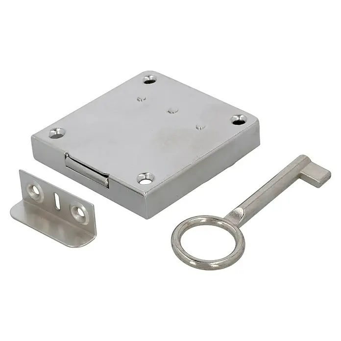 Aufschraub-Riegelschloss - Dornmaß: 40 mm, Vernickelt - Nahaufnahme eines Möbelschlosses aus Metall mit Schlüssel und Befestigungsplatte, ideal für sichere Aufbewahrung.