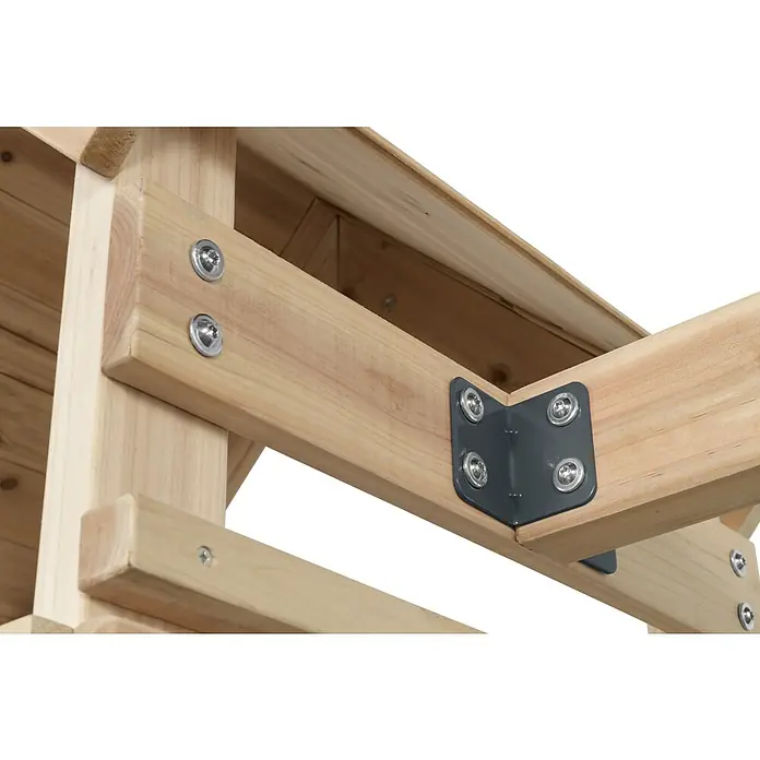 Swing King Kinderspielturm Noa - L x B x H: 280 x 265 x 235 cm, Blau - Detailansicht einer Holzkonstruktion, die mit stabilen, grauen Eckverbindern und silbernen Schrauben gesichert ist. Diese sorgen für Stabilität und Halt.