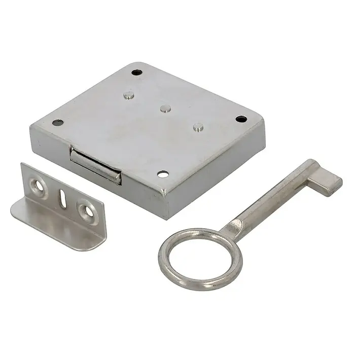 Aufschraub-Riegelschloss - Dornmaß: 30 mm, Vernickelt - Nahaufnahme eines Schrankschlosses aus Metall mit passendem Schlüssel und Beschlag, ideal für Möbelrestaurierung und Sicherheit.