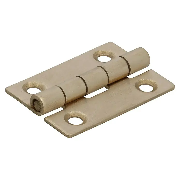 Scharnier - L x B: 38 x 25 mm, Messing - Nahaufnahme eines goldenen Türscharniers mit Löchern für Schrauben auf schwarzem Hintergrund.