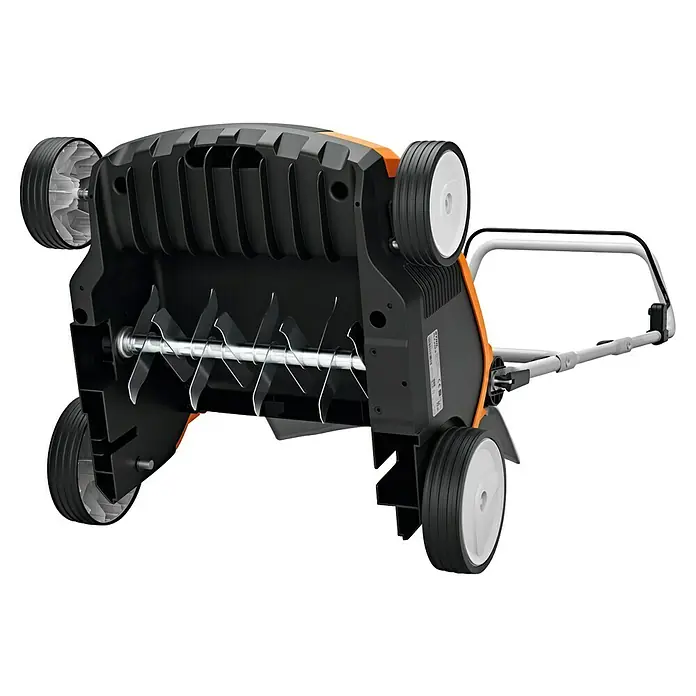 Stihl AK Akku-Vertikutierer-Lüfter RLA 240 - Anzahl Akkus: Ohne Akku, 36 V, Arbeitsbreite: 340 mm - Unterseite eines orange-schwarzen Vertikutierers mit sichtbaren rotierenden Klingen und Rädern.