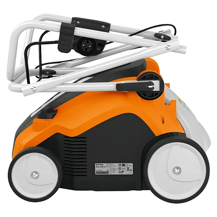 Stihl Elektro-Rasenlüfter RLE 240 - 1.500 W, Arbeitsbreite: 34 cm - Oranger und schwarzer Elektro-Vertikutierer mit weißen Rädern und geklapptem Griff zur kompakten Lagerung.