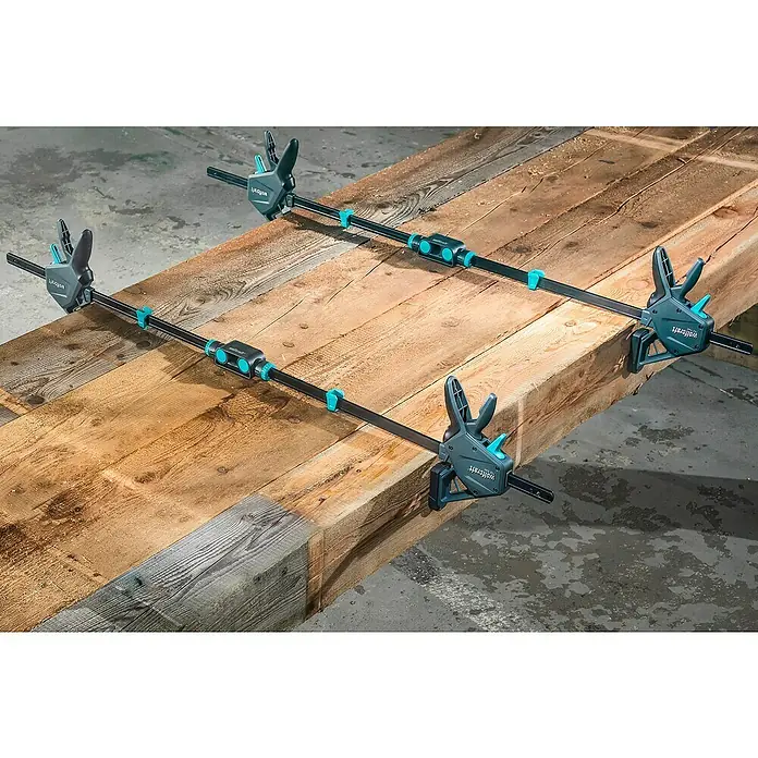Wolfcraft Verbinder - Passend für: Einhandzwingen Easy/Pro L/Pro Max - Holzbrett mit zwei Wolfcraft Einhandzwingen befestigt, die eine feste und zuverlässige Fixierung für Holzprojekte gewährleisten.