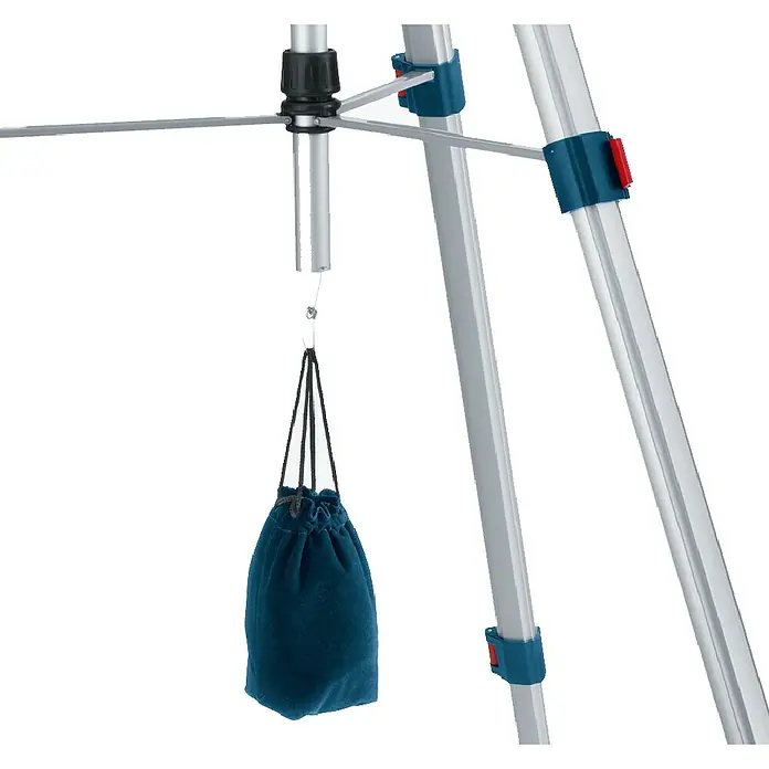 Bosch Professional Stativ BT 250 - Höhenverstellung: 97,5 cm - 250 cm, Stativ-Gewinde: ¼″ - Nahaufnahme eines Stativs mit einer blauen Tasche, die für Stabilität am unteren Ende hängt.