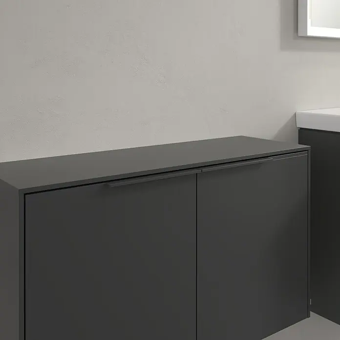 Villeroy & Boch Subway 3.0 Seitenschrank - B x T x H: 72,8 x 25,6 x 42,3 cm, Graphite, DIN Anschlag: Links/Rechts, Farbe Griff: Monochrom - Dunkelgrauer, wandmontierter Badezimmerschrank mit zwei Türen und integrierten Griffen.