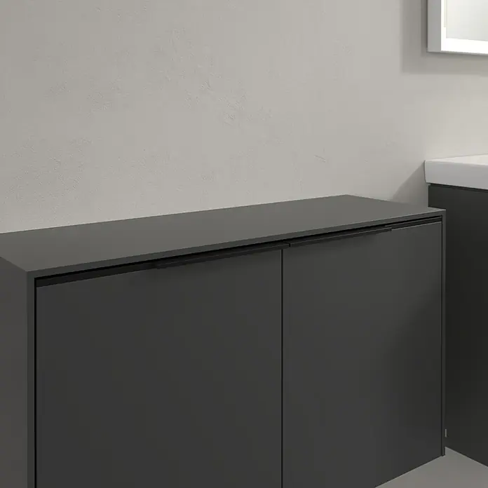 Villeroy & Boch Subway 3.0 Seitenschrank - B x T x H: 72,8 x 25,6 x 42,3 cm, Graphite, DIN Anschlag: Links/Rechts, Farbe Griff: Volcano Black - Dunkelgrauer Badschrank mit zwei Türen und integrierten Griffen in modernem Design.