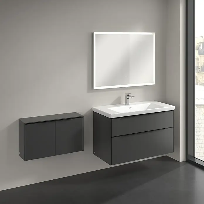 Villeroy & Boch Subway 3.0 Seitenschrank - B x T x H: 72,8 x 25,6 x 42,3 cm, Graphite, DIN Anschlag: Links/Rechts, Farbe Griff: Volcano Black - Modernes dunkelgraues Badmöbel-Set mit integriertem weißen Waschbecken, Chromarmatur, passendem Wandschrank und LED-beleuchtetem Spiegel.
