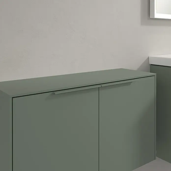 Villeroy & Boch Subway 3.0 Seitenschrank - B x T x H: 72,8 x 25,6 x 42,3 cm, Soft Green, DIN Anschlag: Links/Rechts, Farbe Griff: Monochrom - Moderner, matt salbeigrüner Zweitürenschrank mit integrierten Griffen.