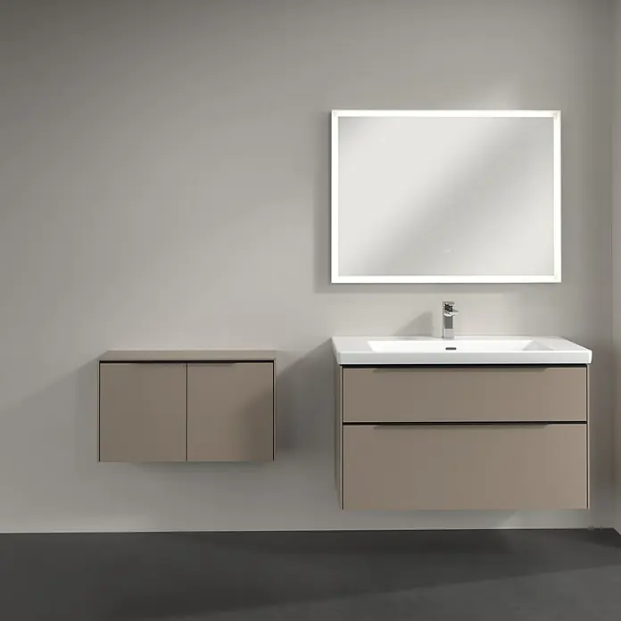 Villeroy & Boch Subway 3.0 Seitenschrank - B x T x H: 72,8 x 25,6 x 42,3 cm, Taupe, DIN Anschlag: Links/Rechts, Farbe Griff: Volcano Black - Moderne beigefarbene Badezimmer-Waschtischkombination mit integriertem Waschbecken, passendem Wandschrank und beleuchtetem Spiegel.