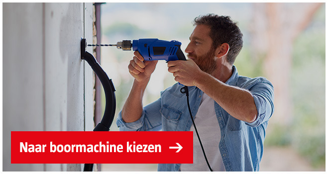 man-boort-met-boormachine-in-muur