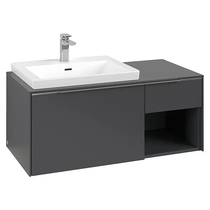 Villeroy & Boch Subway 3.0 Waschbeckenunterschrank - Graphite, Anzahl Schubladen: 2 Stk., Farbe Griff: Aluminium glänzend, B x T x H: 100,1 x 51,6 x 42,3 cm, Mit Beleuchtung, Offenes Fach rechts - Dunkelgrauer Badunterschrank mit weißem Rechteckwaschbecken, Chromarmatur und einer Mischung aus geschlossenem und offenem Stauraum.