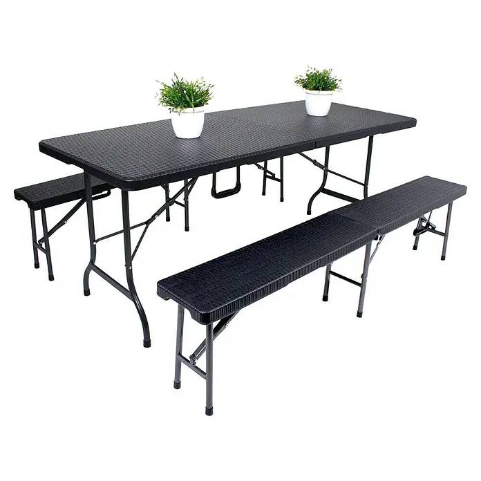 Garden Pleasure Gartenmöbel-Set Ventana - 3 -tlg., Stahl, HDPE, Schwarz - Schwarze, strukturierte Klapp-Picknicktischgarnitur mit zwei Bänken und zwei kleinen Topfpflanzen auf der Tischplatte.