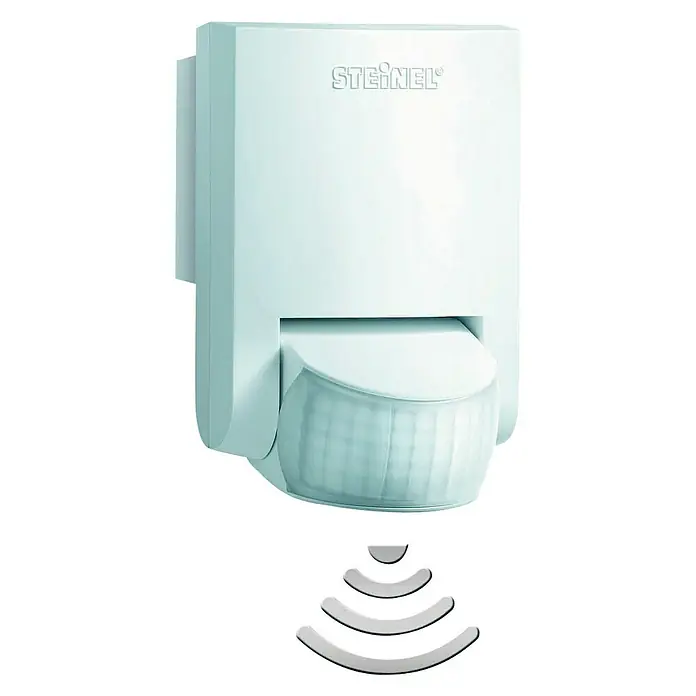 Steinel Bewegungsmelder IS 130-2 weiß - Reichweite Sensor: 12 m, Weiß, Erfassungswinkel Sensor: 130 °, L x B x H: 87 x 78 x 130 mm - Das Bild zeigt einen weißen Steinel Bewegungsmelder, der an einer Wand montiert ist und Sensorwellen aussendet.